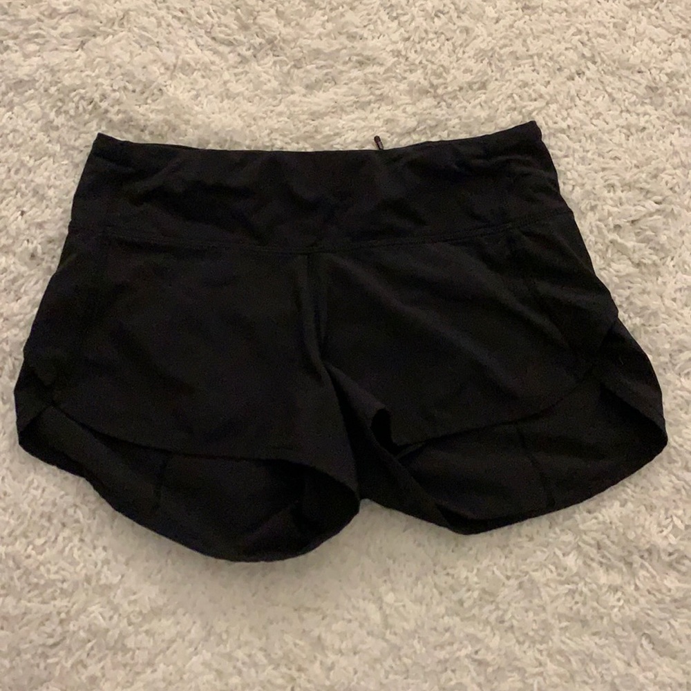 black lululemon shorts